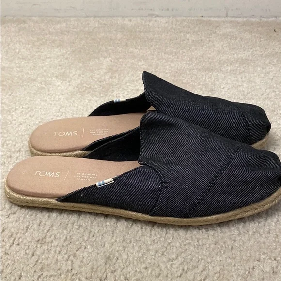 TOMS Women's Black Mules with Tan Sole - Picture 4 of 5